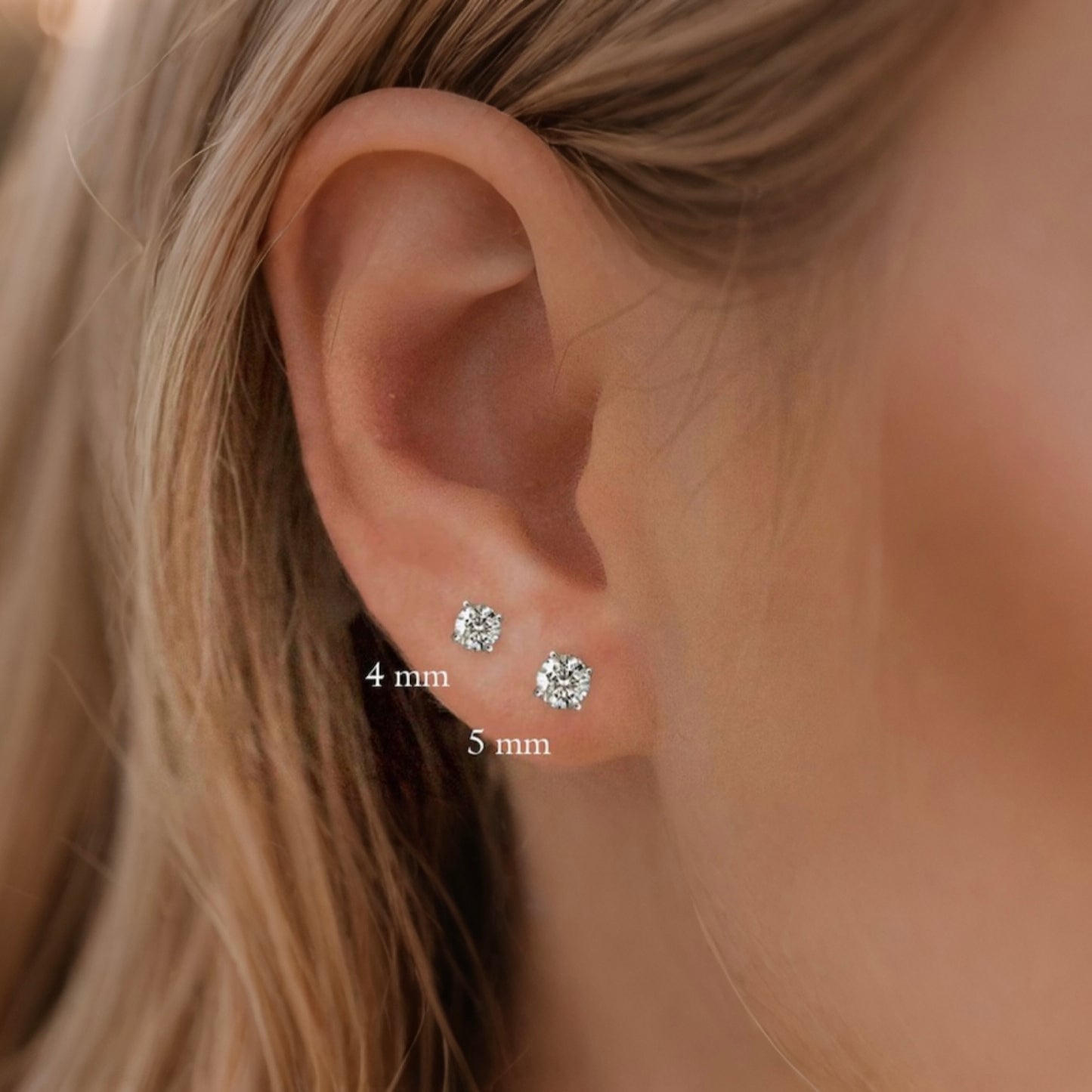 AUDREY Classic Four‑Prong Stud Earrings 