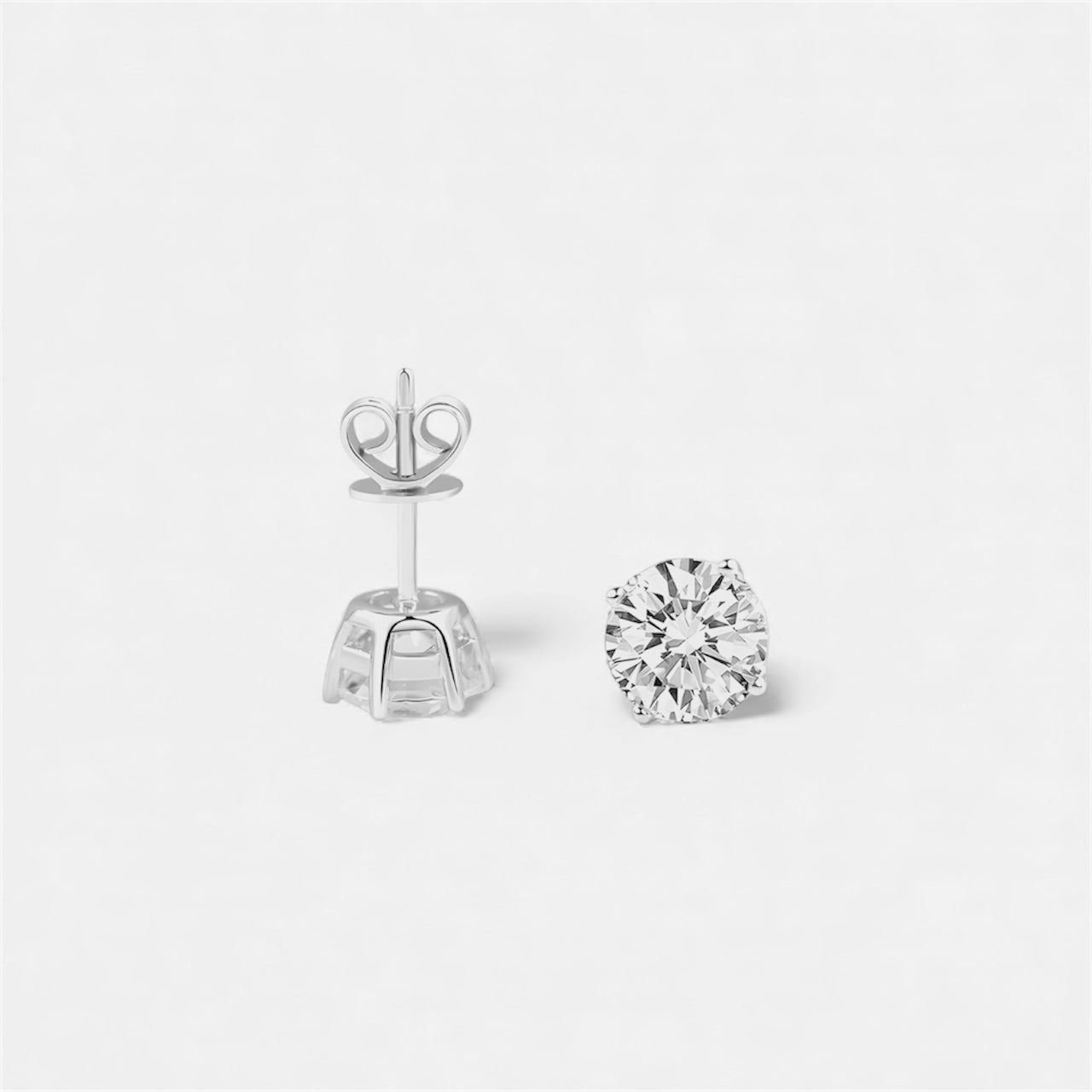 AUDREY Classic Four‑Prong Stud Earrings 