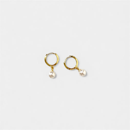 DORA 珍珠小圈耳環