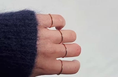 ZOË 包金錘紋戒指